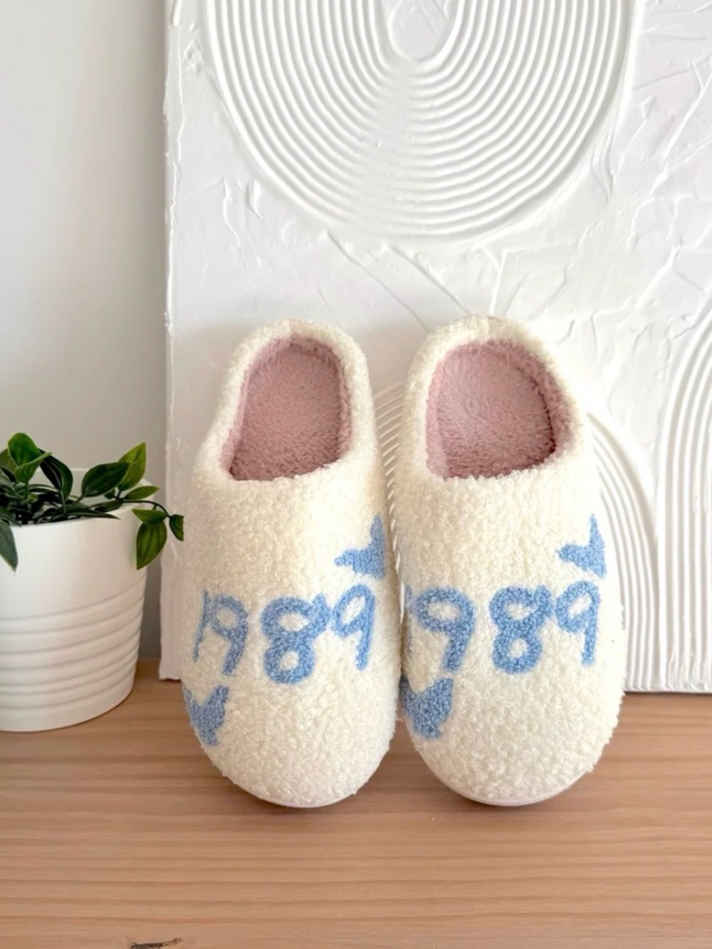 Nordic Peace 1989 plush slippers size 8.5-9.0